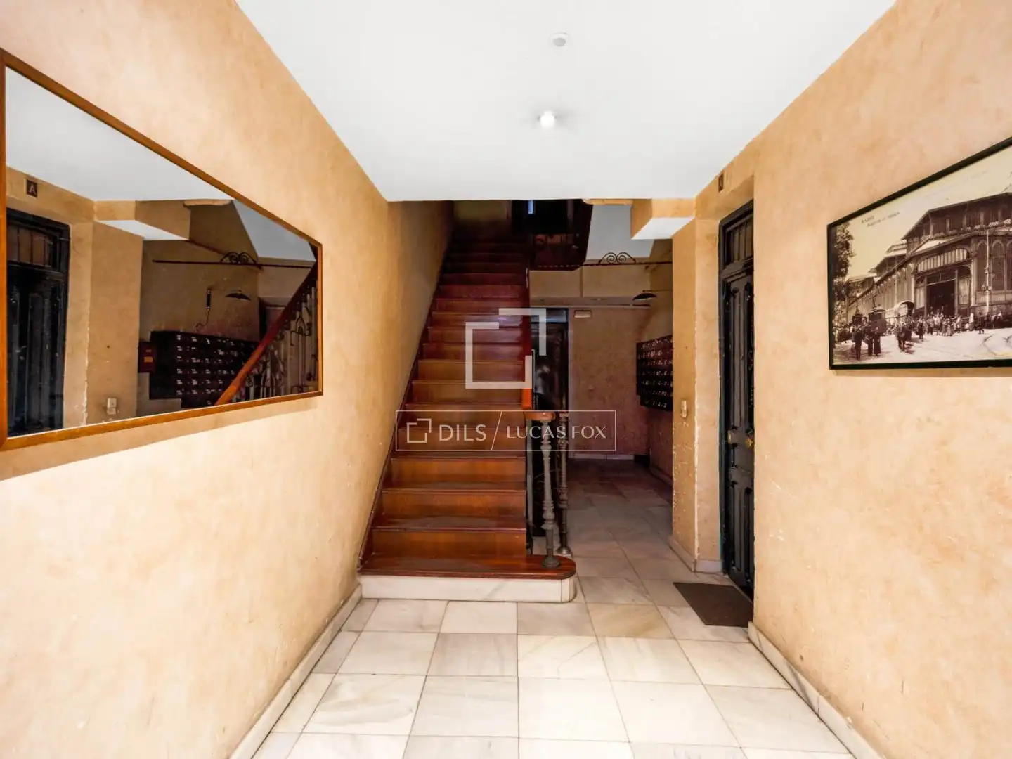 Flat for rent in Madrid  with Air Conditioner, Heating and Furnished