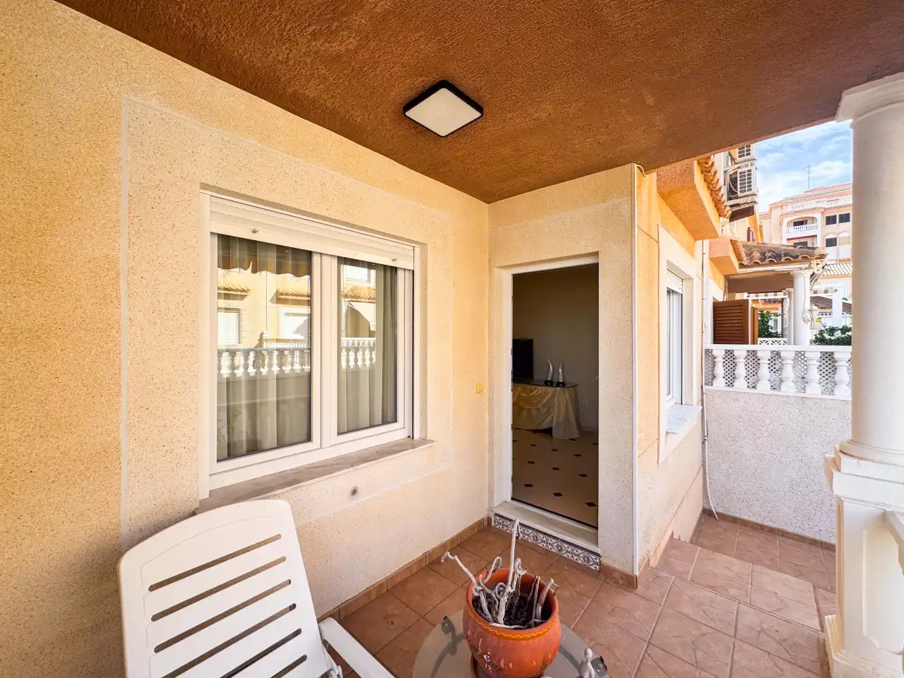 Terrassa de Casa adosada en venda en Torrevieja amb Aire condicionat, Calefacció i Jardí privat