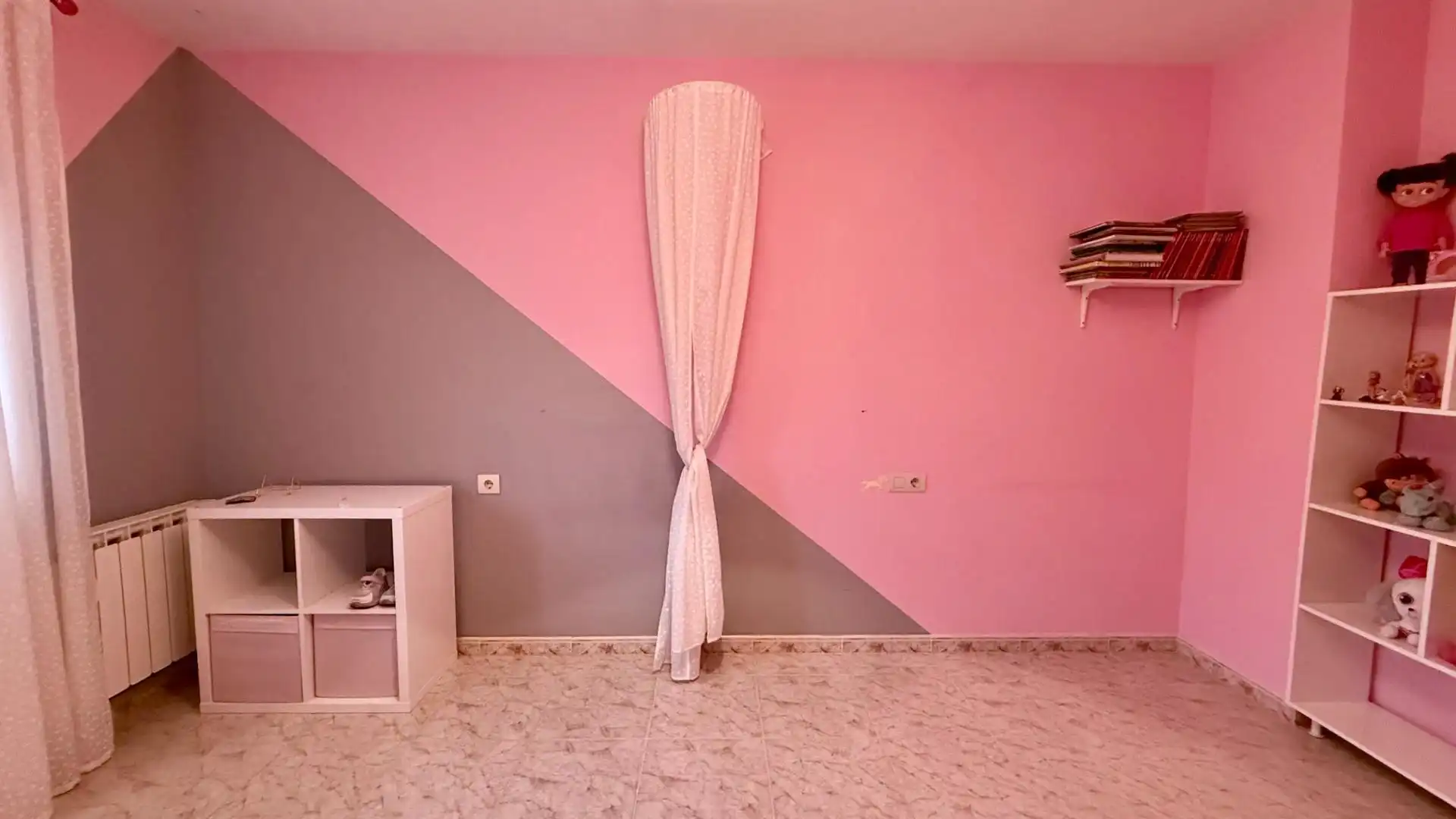 Schlafzimmer von Einfamilien-Reihenhaus zum Verkauf in Cuéllar mit Heizung, Privatgarten und Abstellraum