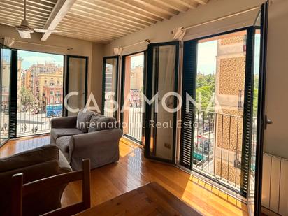 Exterior view of Apartment for sale in  Barcelona Capital  with Air Conditioner and Balcony