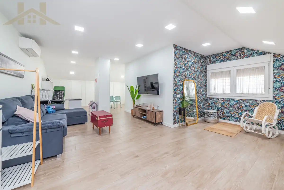 Sala de estar de Casa adosada en venta en Rivas-Vaciamadrid con Aire acondicionado, Calefacción y Jardín privado