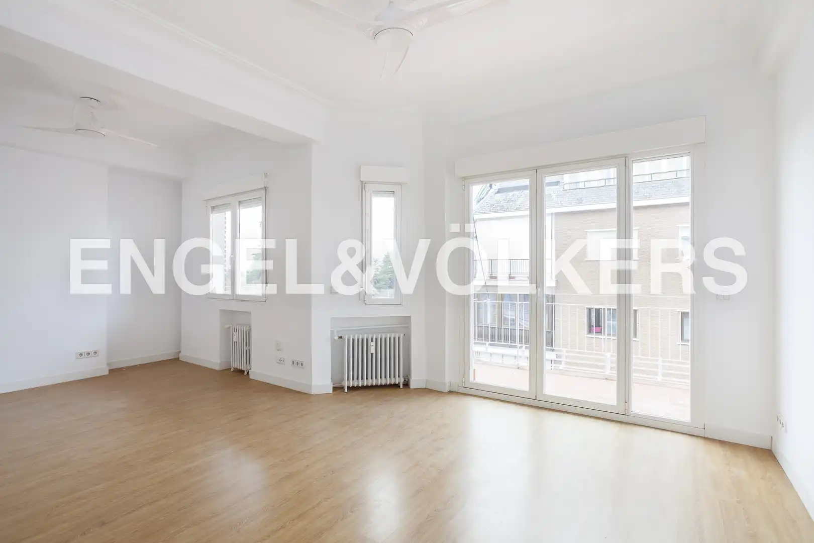 Living room of Flat for rent in Madrid  with Heating, Terrace and Balcony