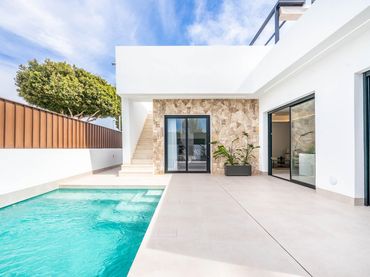 Chalet con piscina en venta en Roldán