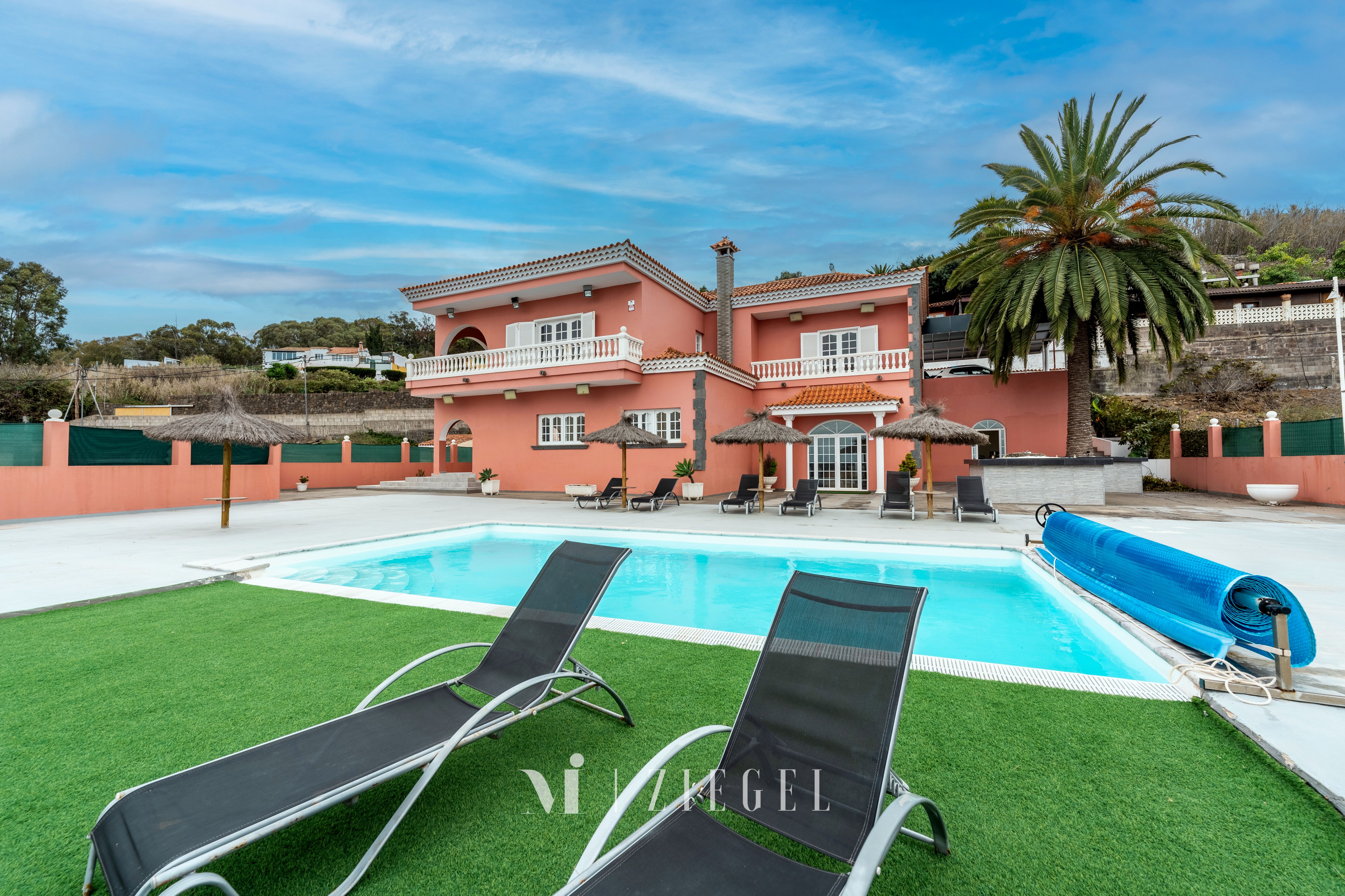 Vista exterior de Casa o xalet en venda en Arucas amb Terrassa, Traster i Piscina