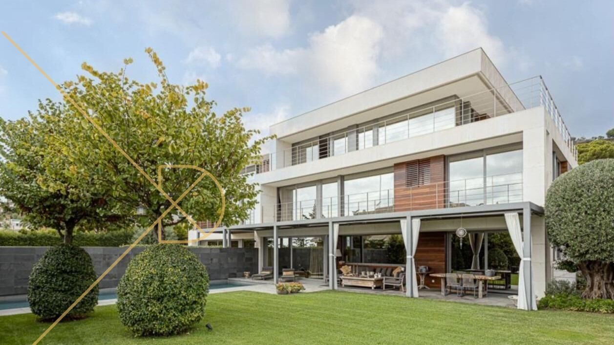 Exterior view of House or chalet for sale in Esplugues de Llobregat  with Air Conditioner, Heating and Private garden