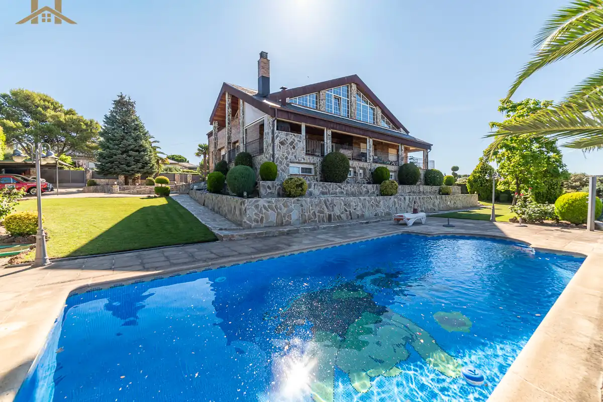 Piscina de Casa o chalet en venta en Villaviciosa de Odón con Aire acondicionado, Calefacción y Jardín privado