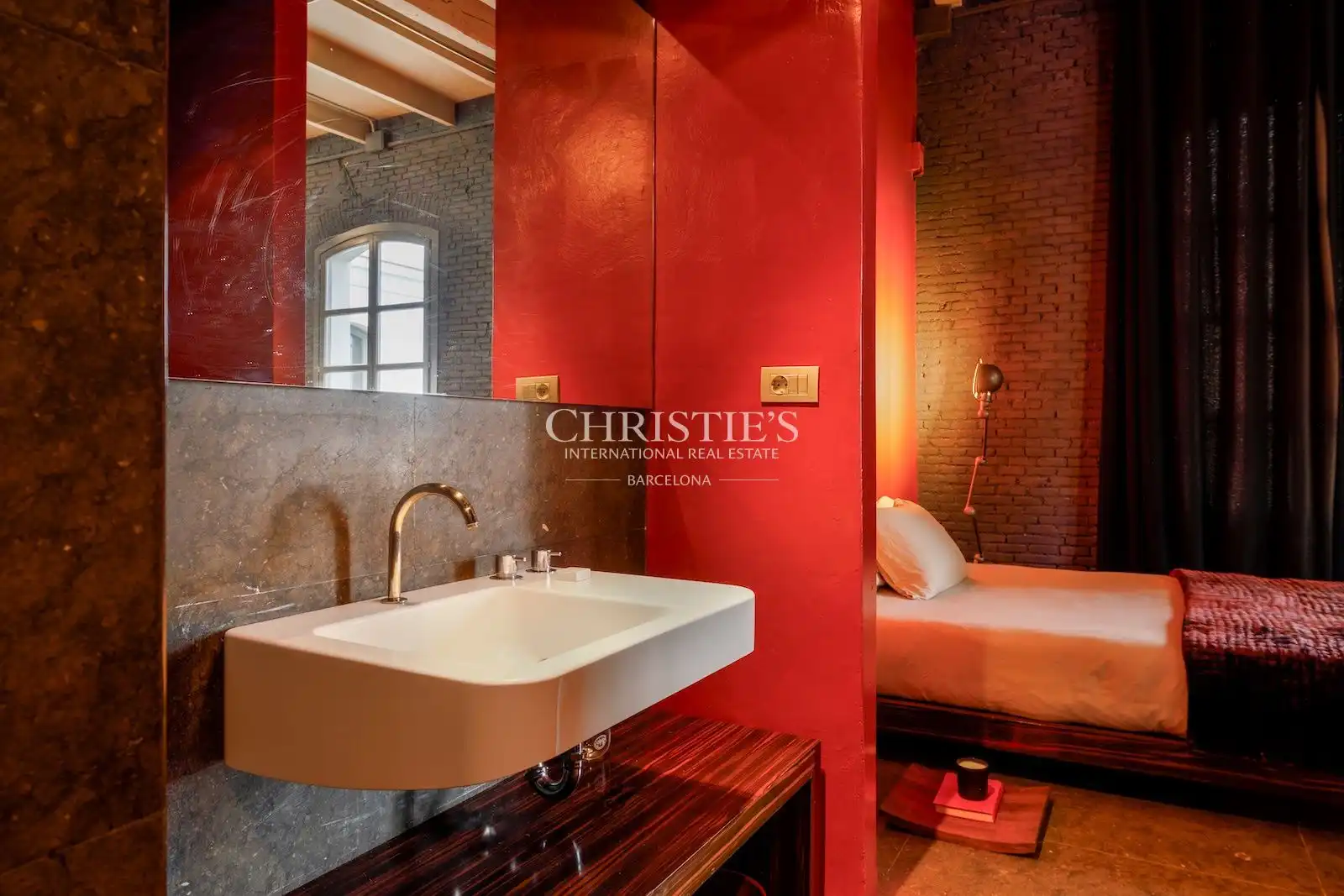 Badezimmer von Dachboden zur Miete in Eixample