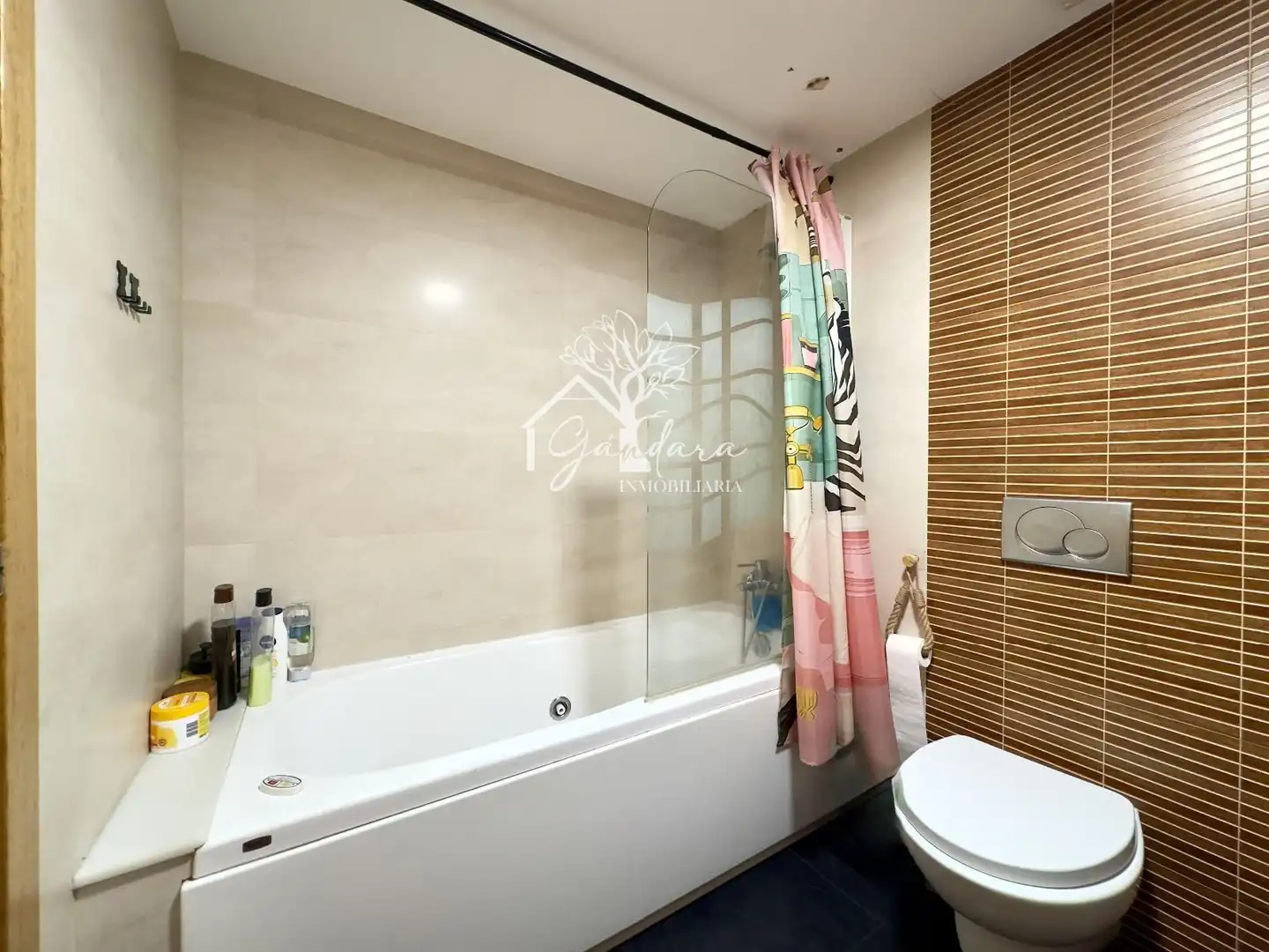 Bathroom of Flat for sale in Narón  with Heating, Parquet flooring and Storage room
