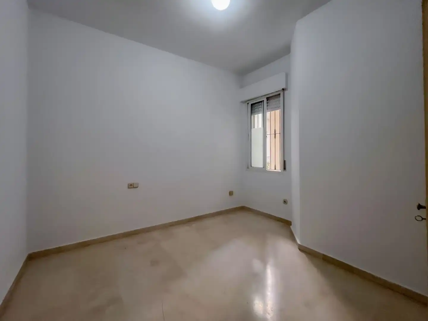 Schlafzimmer von Wohnung zur Miete in Sevilla mit Klimaanlage und Heizung