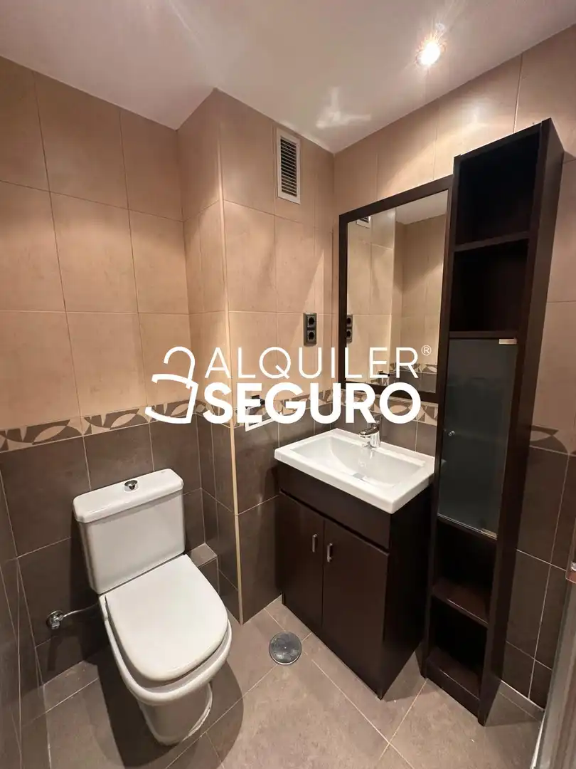 Badezimmer von Wohnung zur Miete in Móstoles mit Klimaanlage, Heizung und Schwimmbad