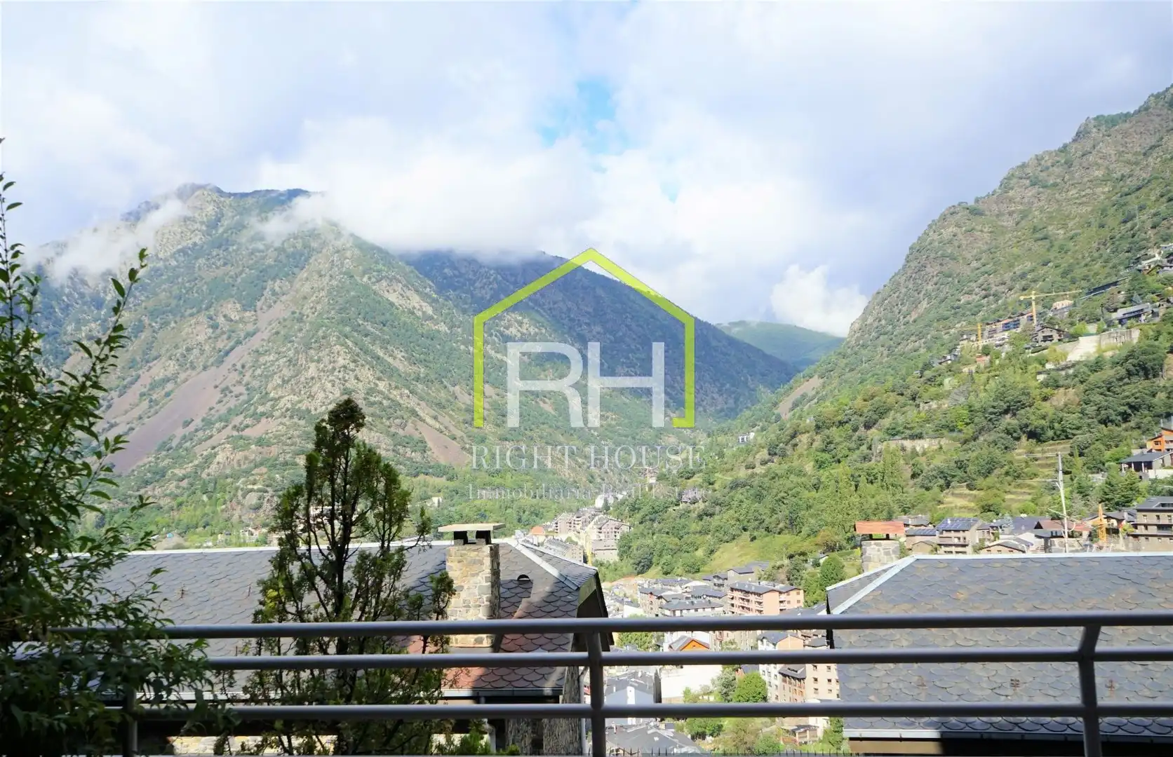 Exterior view of Houses for sale in Escaldes – Engordany  with Heating, Private garden and Parquet flooring