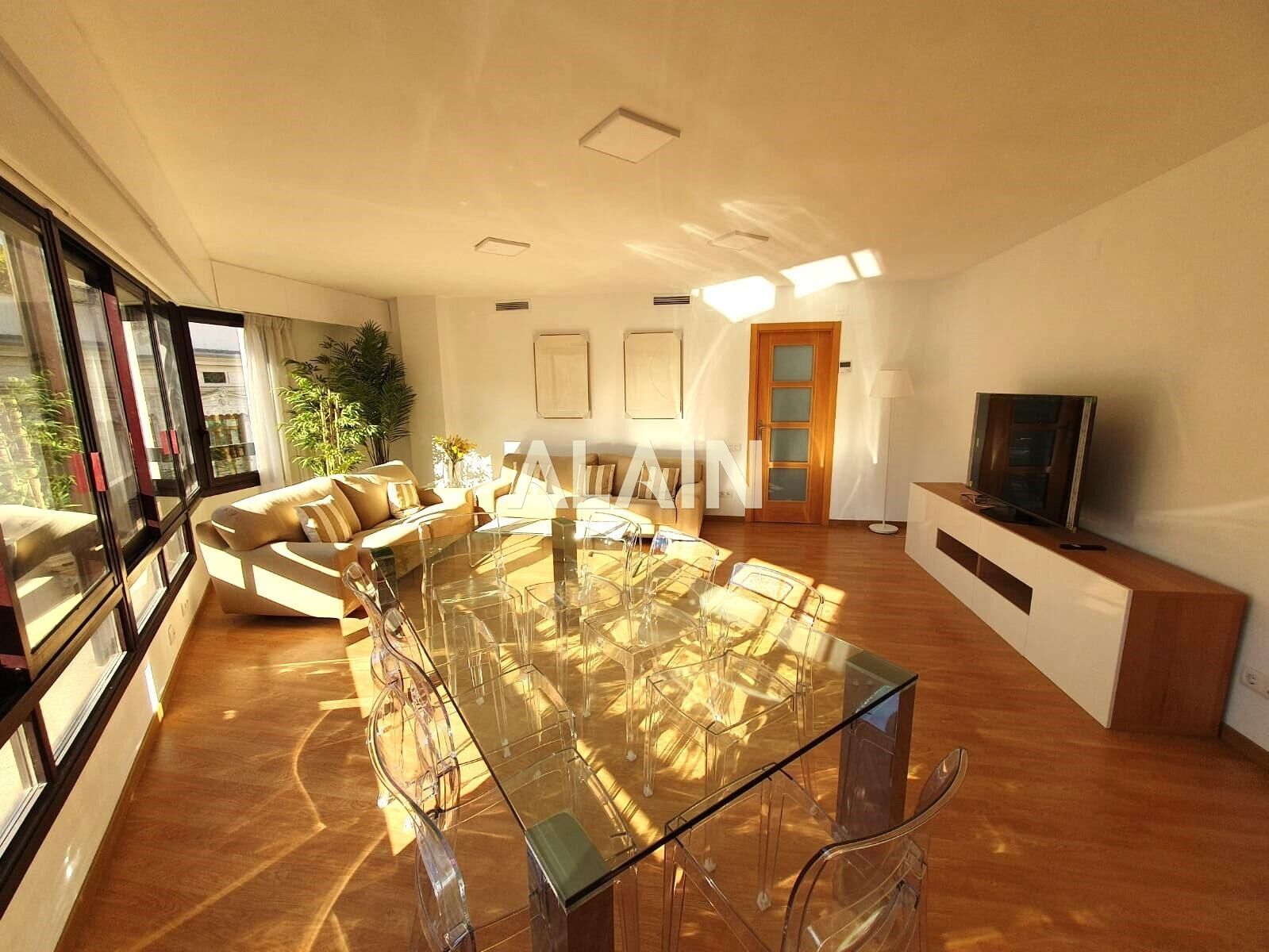 Living room of Flat for sale in  Valencia Capital  with Air Conditioner, Heating and Balcony