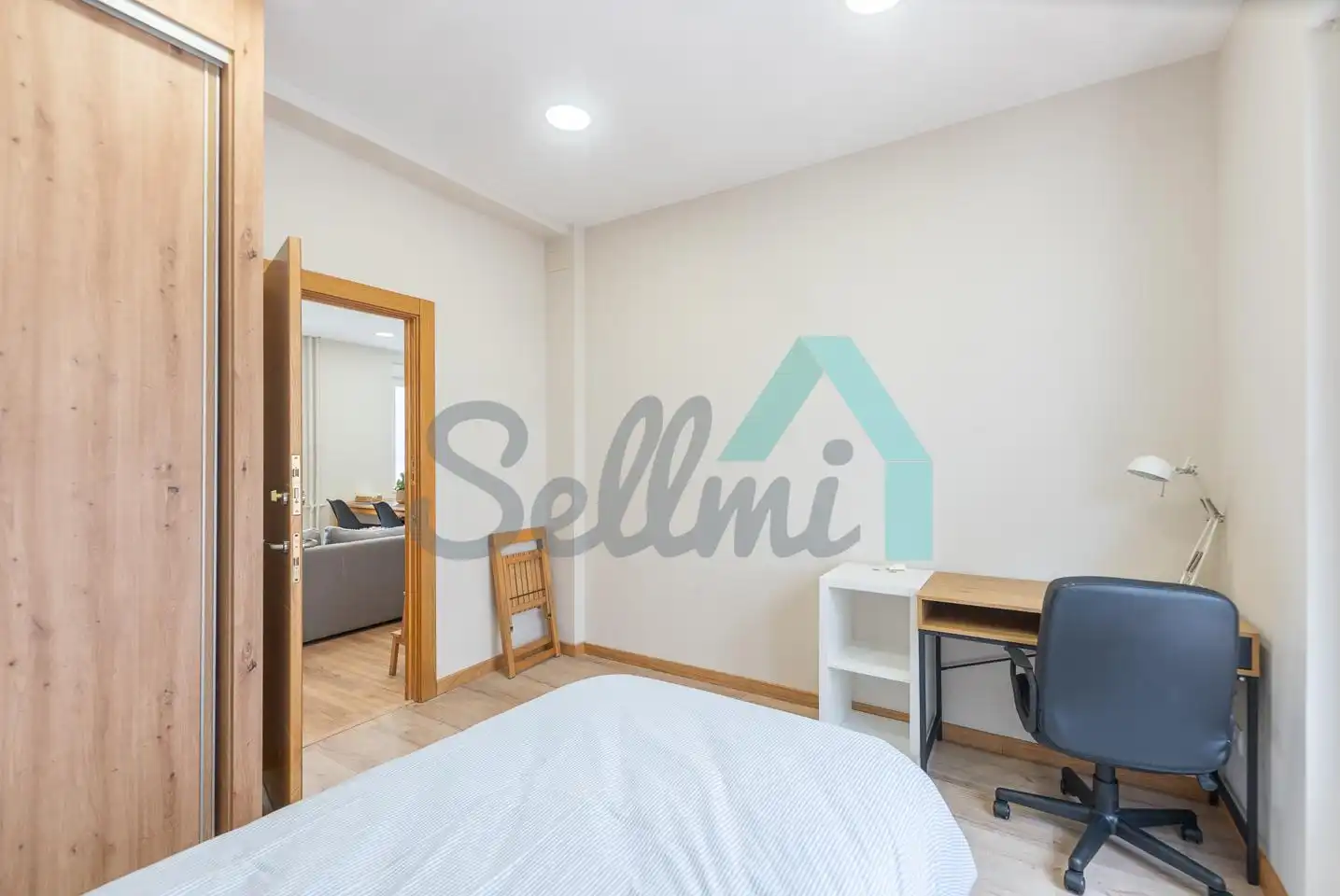 Habitación de Piso de alquiler en Oviedo  con Calefacción, Terraza y Amueblado