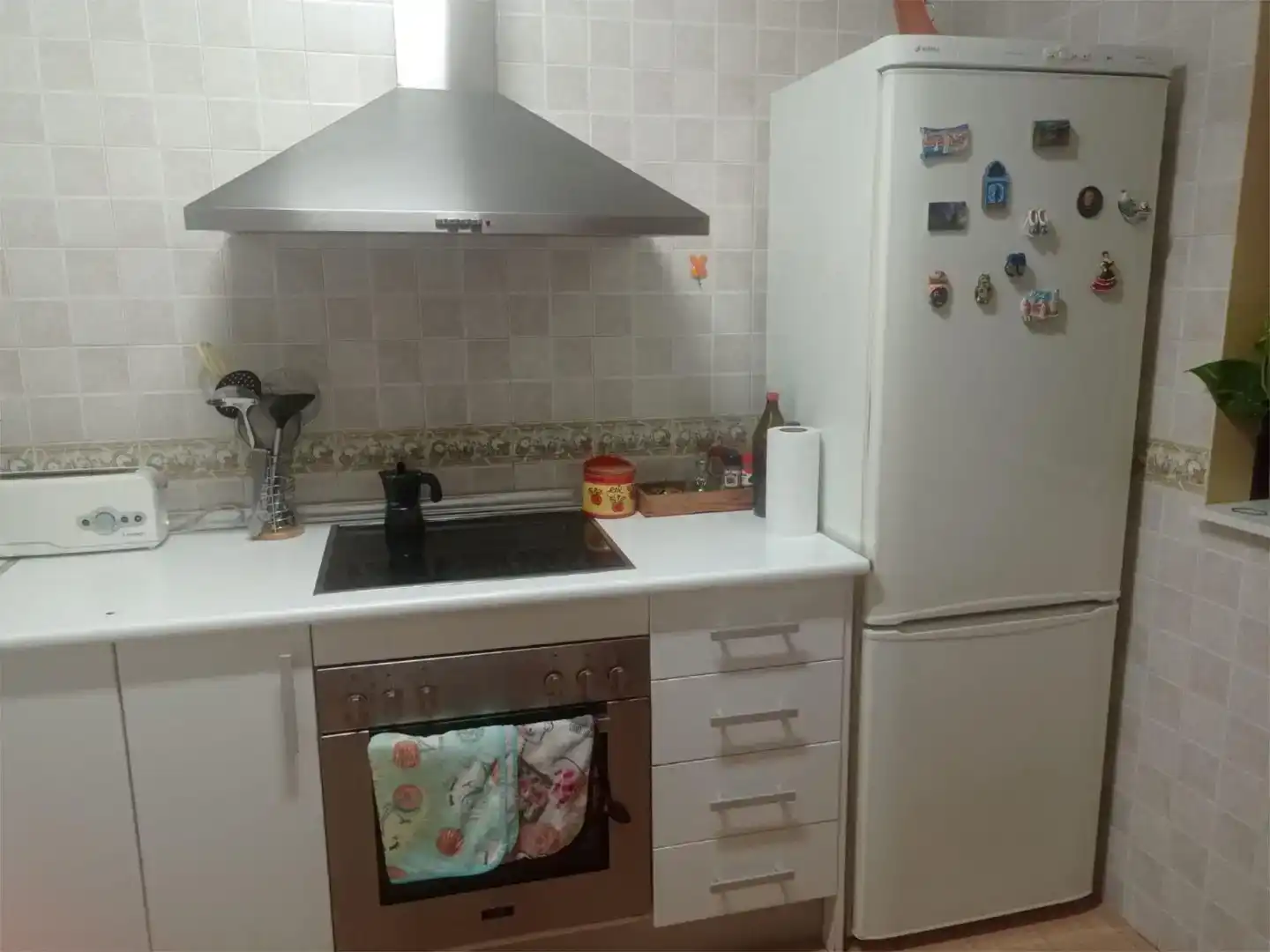 Kitchen of Apartments for share in Maracena  with Air Conditioner, Furnished and Balcony