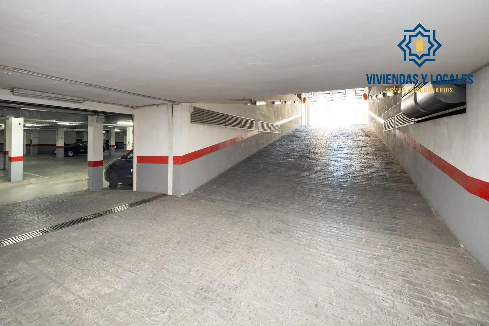 Parking of Ground floor for sale in Granada  with Air Conditioner, Heating and Private garden