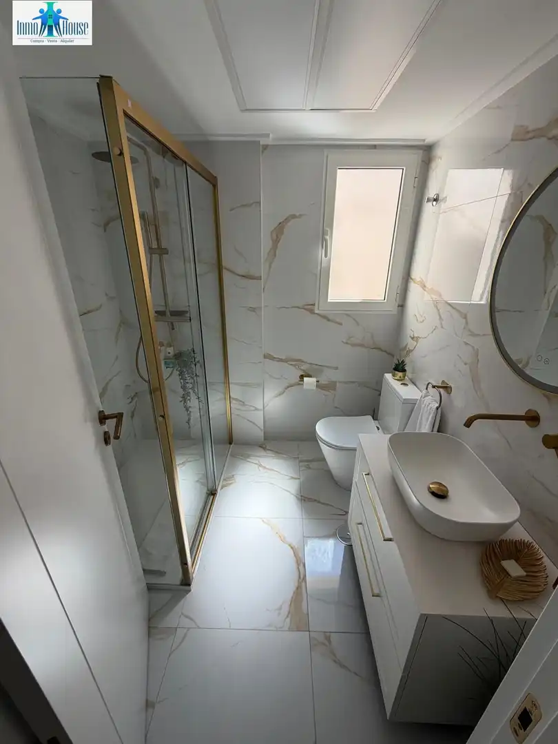 Baño de Ático de alquiler en Albacete con Aire acondicionado, Calefacción y Parquet