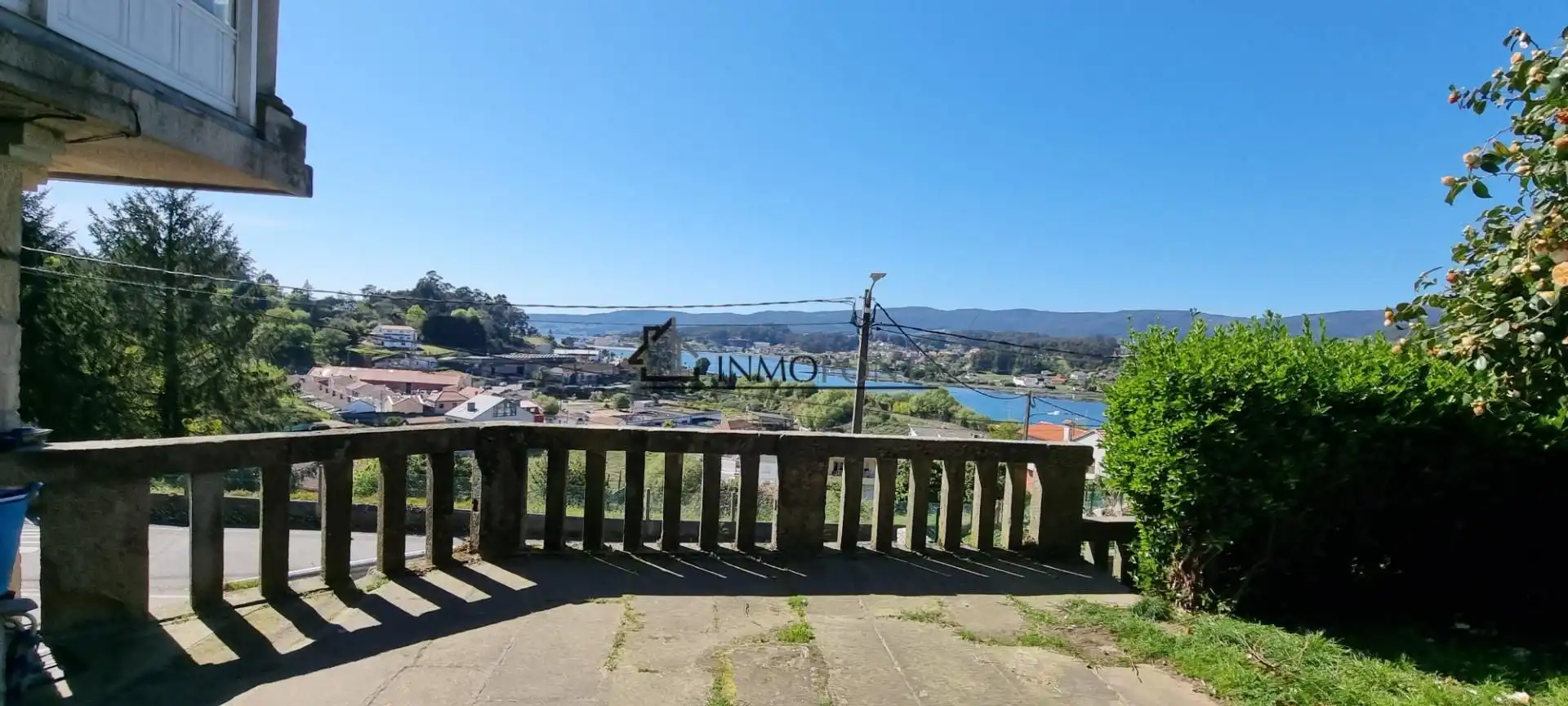 Vista exterior de Casa o xalet en venda en Pontevedra Capital  amb Calefacció, Jardí privat i Terrassa