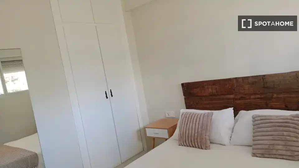 Dormitori de Apartament per a compartir en Alicante / Alacant amb Aire condicionat, Terrassa i Moblat