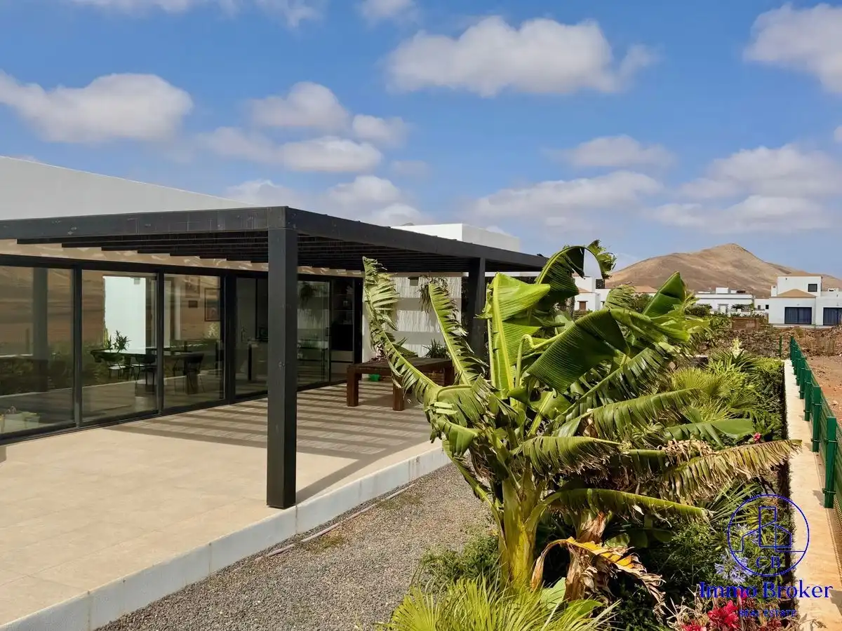 House with garden for sale in La Oliva pueblo, imagen 2
