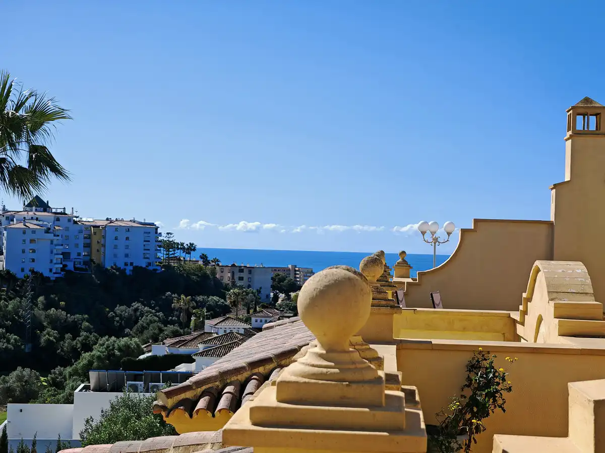 Außenansicht von Einfamilien-Reihenhaus zum Verkauf in Mijas mit Klimaanlage, Heizung und Privatgarten
