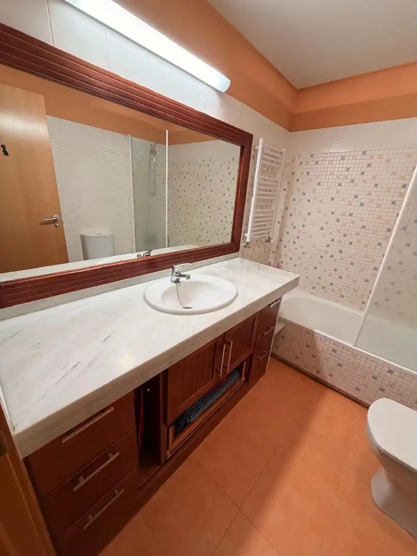 Baño de Casa adosada en venta en Valdemoro con Aire acondicionado, Calefacción y Jardín privado