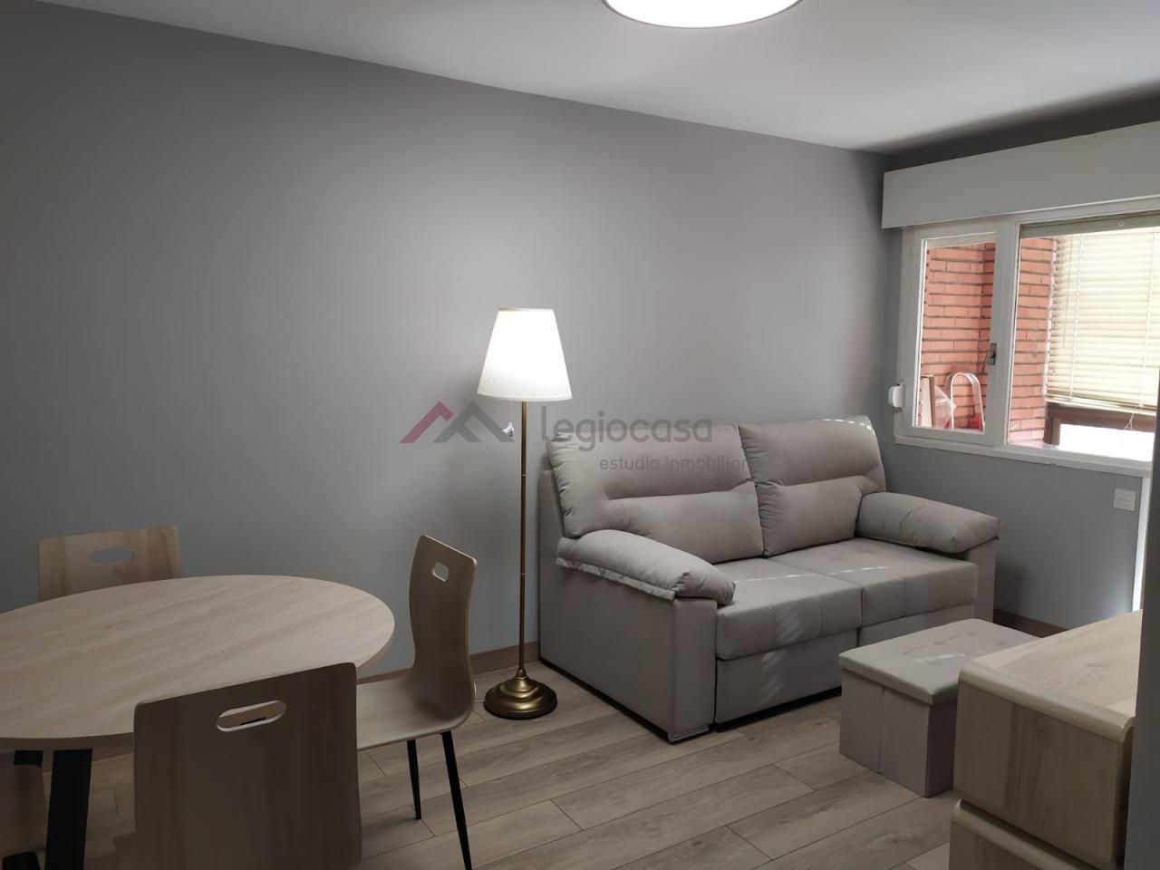 Sala d'estar de Pis de lloguer en León Capital  amb Calefacció, Terrassa i Moblat
