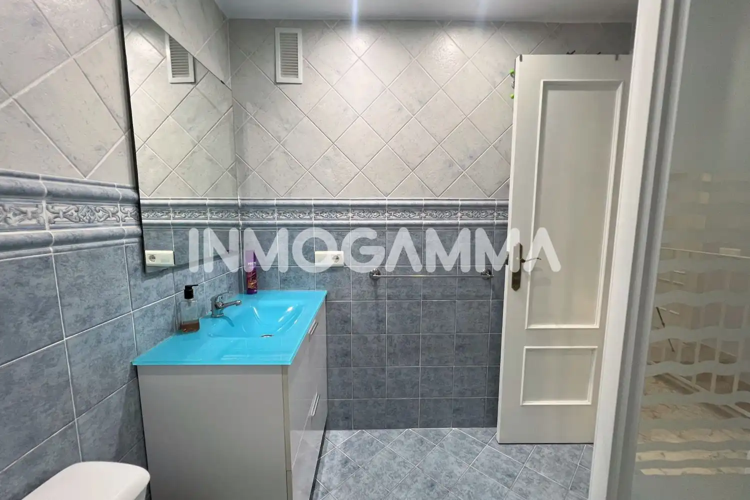Badezimmer von Maisonette zum Verkauf in Cullera mit Klimaanlage, Abstellraum und Balkon