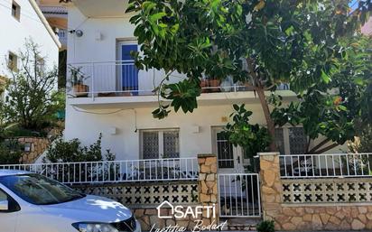 Vista exterior de Casa o xalet en venda en Llançà amb Aire condicionat, Terrassa i Piscina