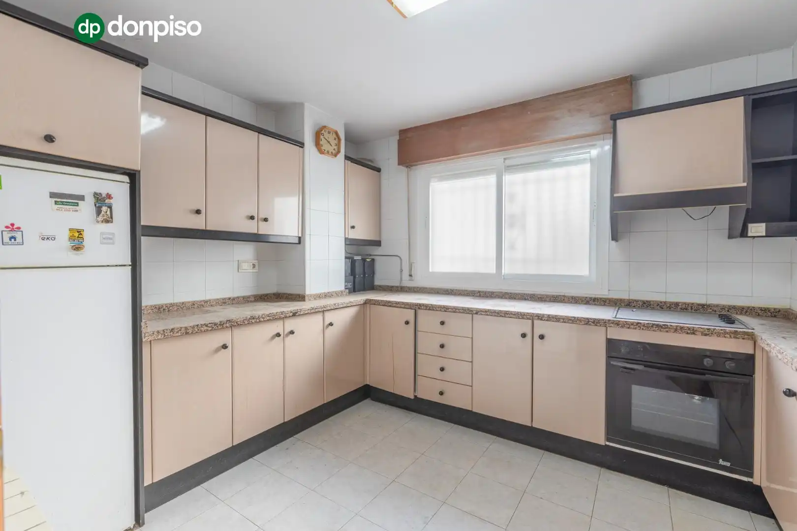Küche von Einfamilien-Reihenhaus zum Verkauf in Granada mit Heizung, Terrasse und Abstellraum