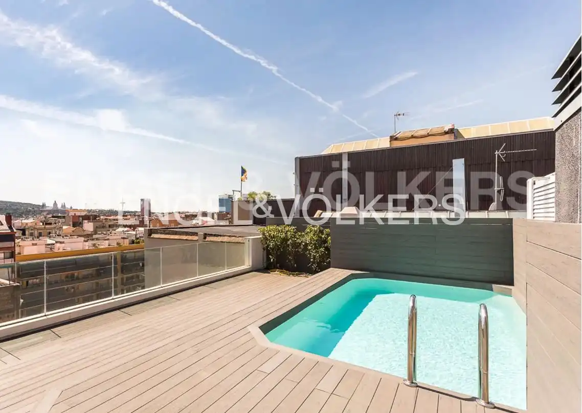 Swimming pool of Duplexes for sale in Barcelona  with Air Conditioner, Heating and Terrace