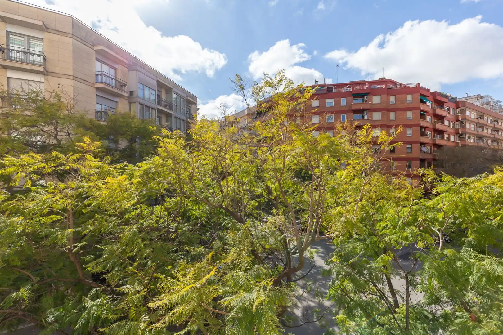 Vista exterior de Piso en venta en Barcelona con Aire acondicionado, Calefacción y Terraza
