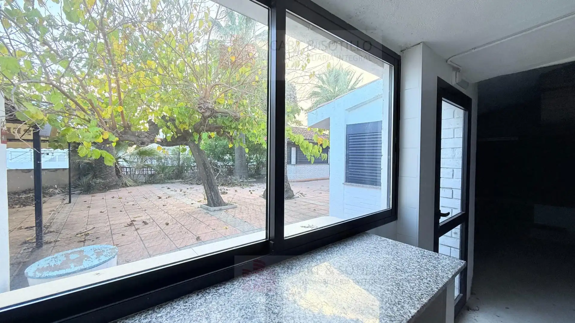 Vista exterior de Casa o xalet en venda en Vinaròs amb Aire condicionat, Jardí privat i Terrassa