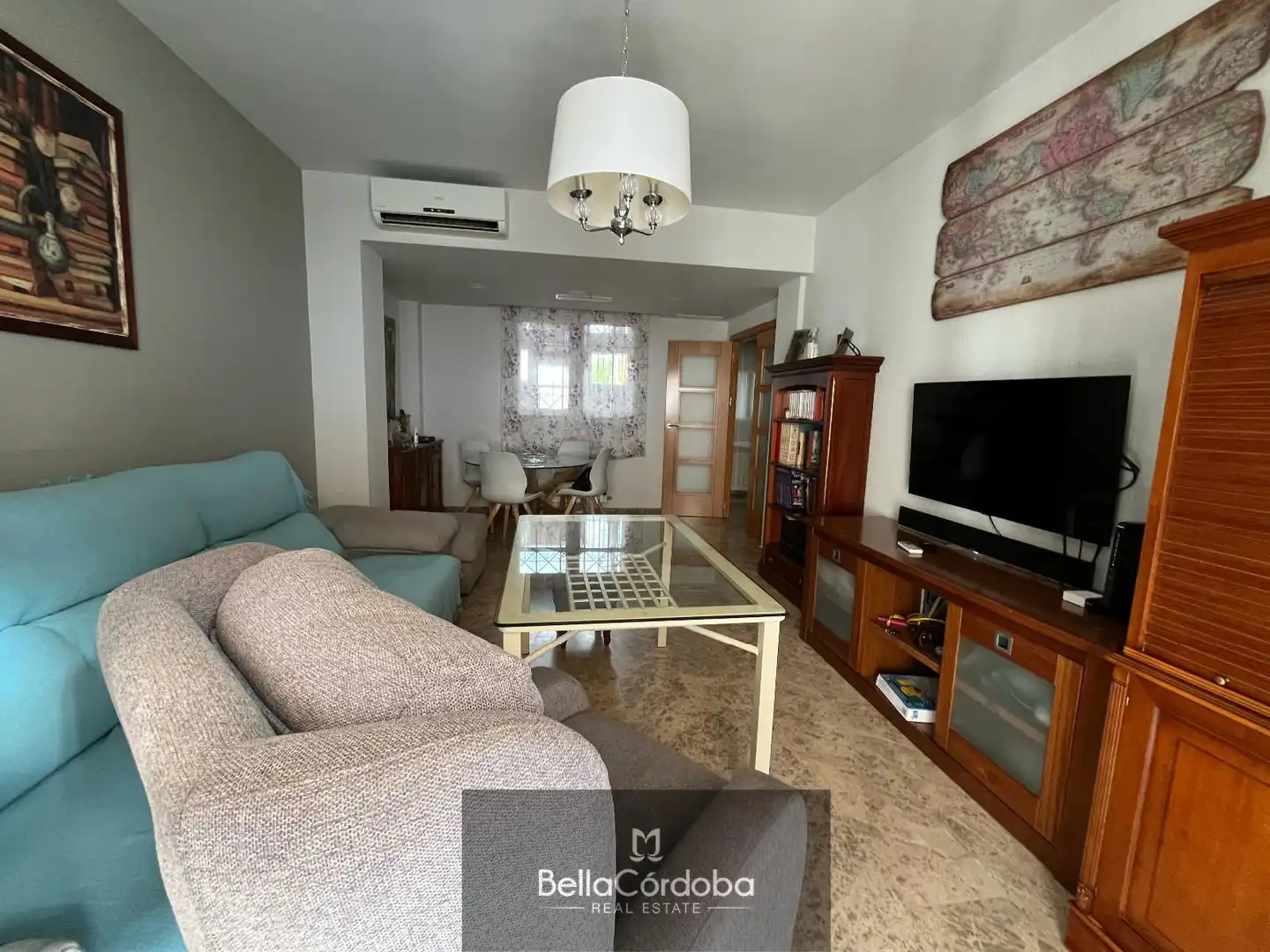 Sala d'estar de Casa adosada en venda en Córdoba amb Aire condicionat, Traster i Piscina