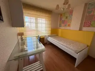 Dormitori de Apartament de lloguer en León Capital  amb Aire condicionat, Calefacció i Parquet