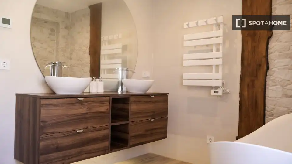 Bathroom of Flat for rent in Valencia  with Air Conditioner, Heating and Furnished