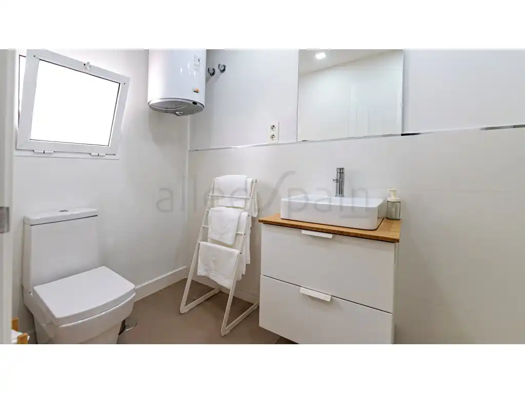 Bathroom of Apartments for rent in Benalmádena  with Air Conditioner, Heating and Private garden