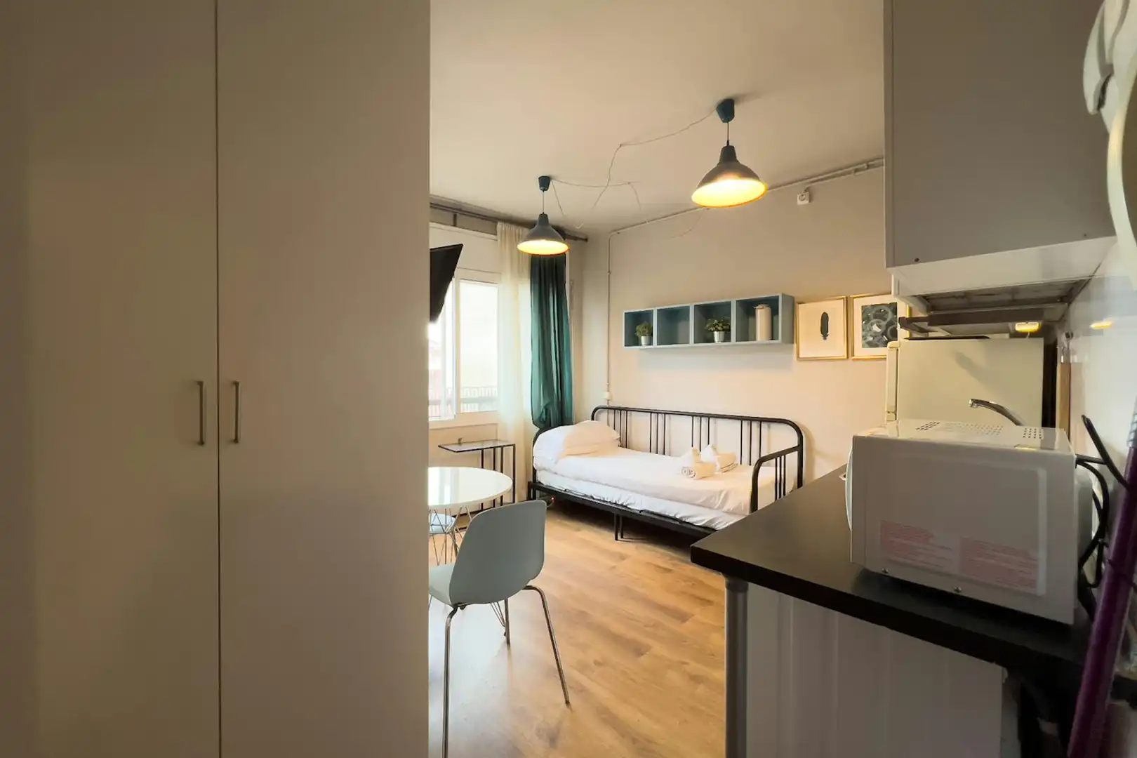 Habitación de Piso de alquiler en  Barcelona Capital con Calefacción, Amueblado y Lavadora