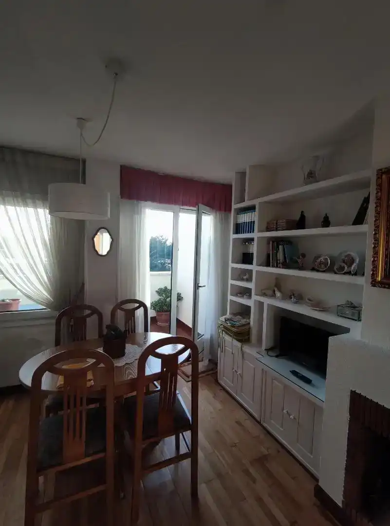 Sala d'estar de Àtic de lloguer en Miengo amb Parquet, Moblat i Forn