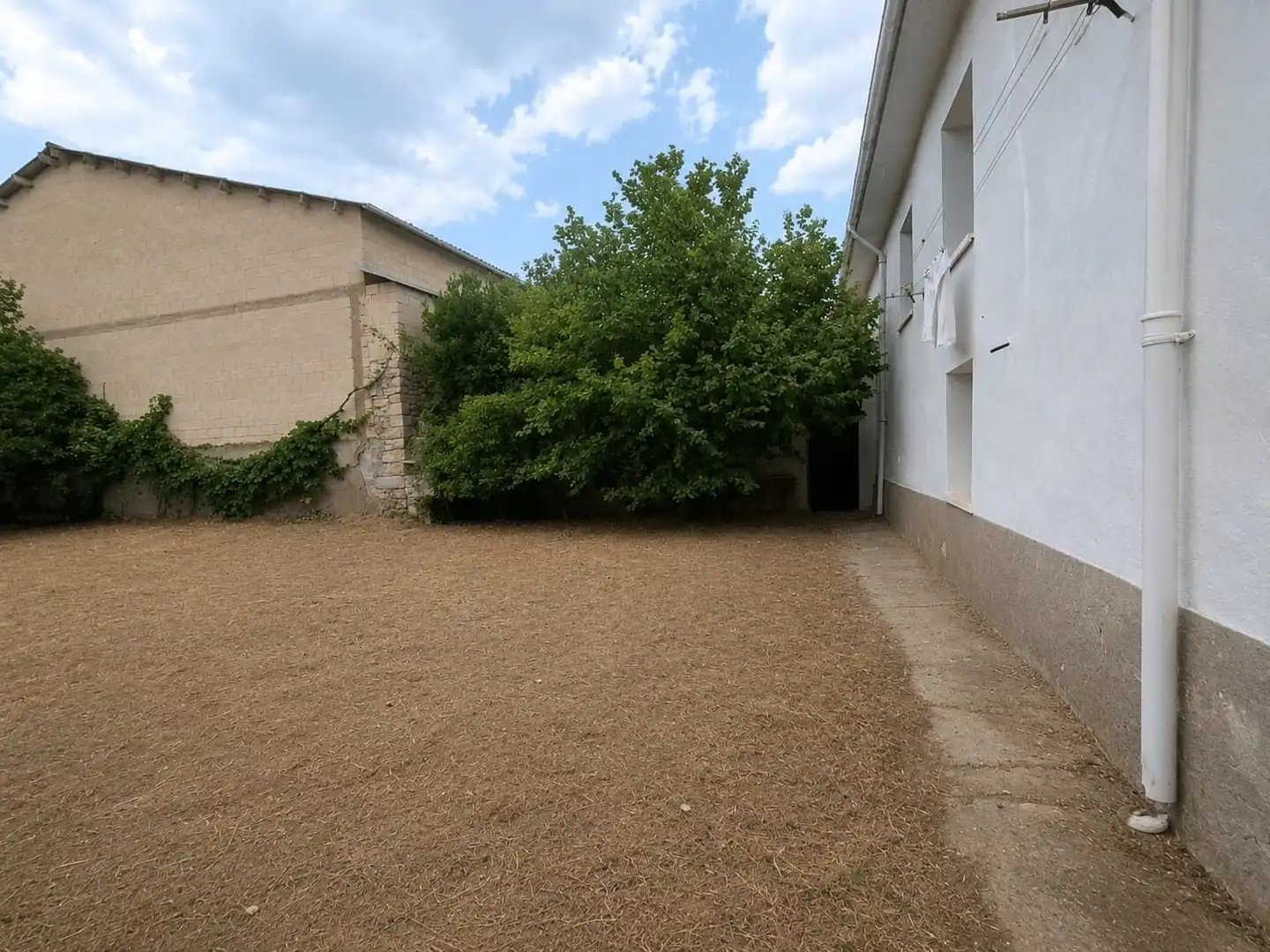 Parking de Finca rústica en venta en Valle de Losa con Jardín privado, Amueblado y Alarma