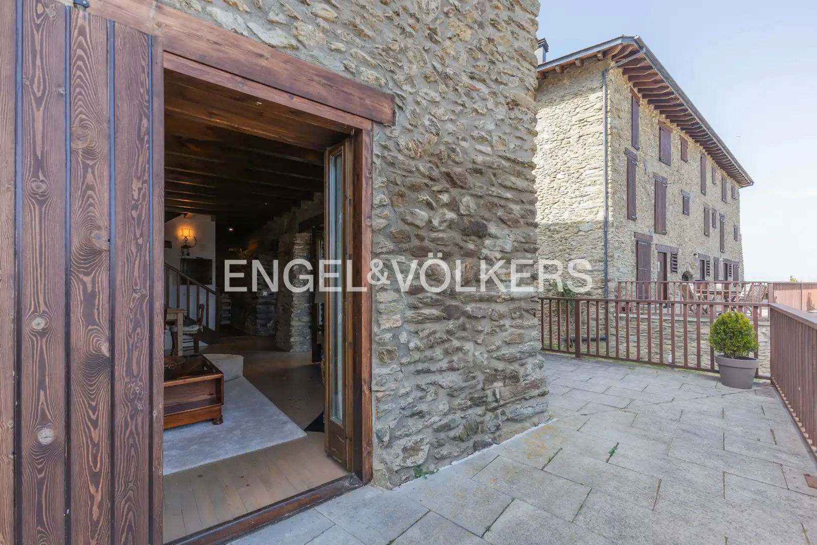 Casa adosada en venta en Fontanals de Cerdanya con Calefacción, Parquet y Terraza