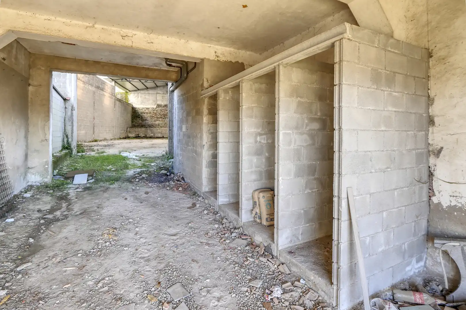 Industrial buildings for sale in Miño