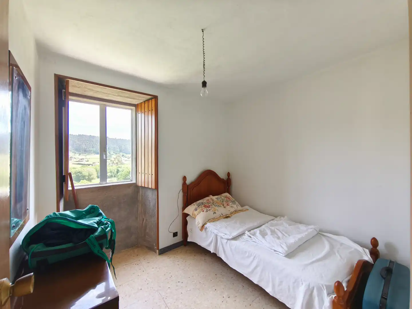 Dormitori de Casa o xalet en venda en Santiago de Compostela  amb Jardí privat, Terrassa i Traster