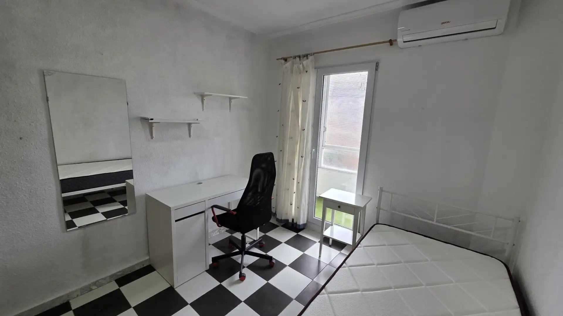 Habitación de Apartamento de alquiler en Alicante / Alacant con Aire acondicionado, Amueblado y Balcón