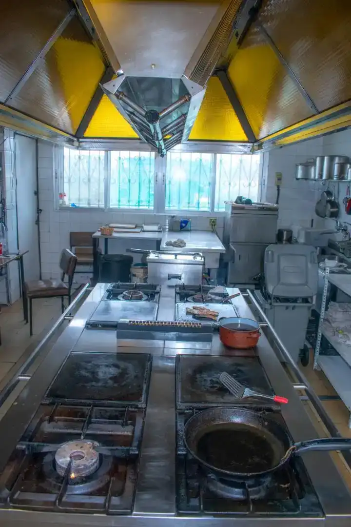 Cuina de Local en venda en Carabias amb Aire condicionat