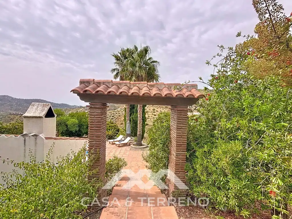 Terrassa de Casa o xalet en venda en Canillas de Albaida amb Aire condicionat, Calefacció i Jardí privat