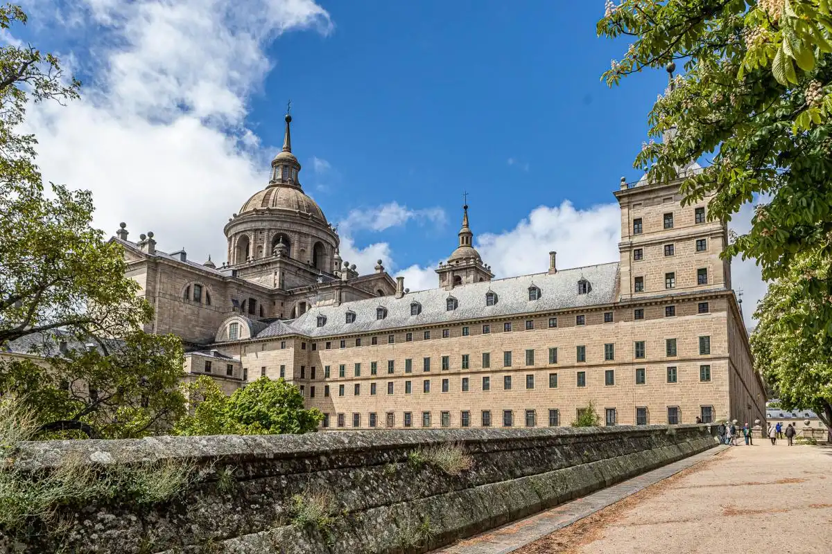 Exterior view of Houses for sale in San Lorenzo de El Escorial  with Air Conditioner, Heating and Private garden
