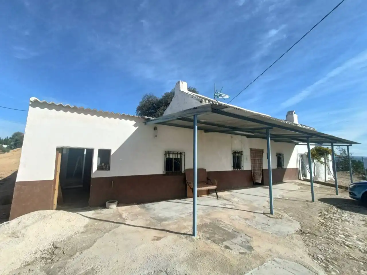 Vista exterior de Casa o xalet en venda en Loja amb Jardí privat i Moblat