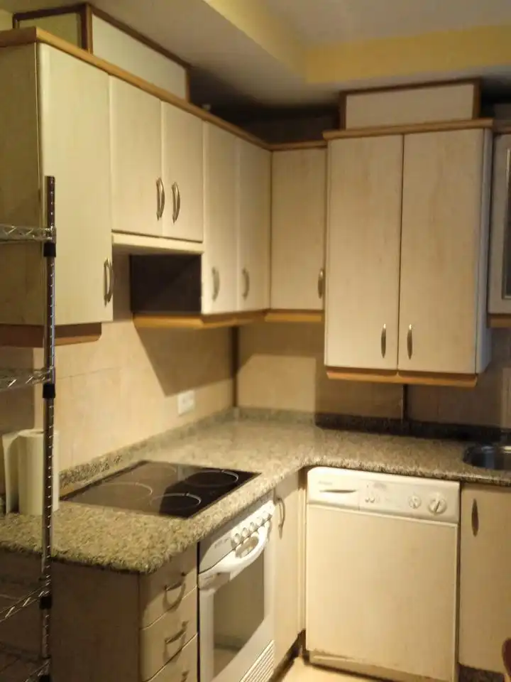 Cocina de Planta baja en venta en Santiago de Compostela  con Calefacción, Trastero y Amueblado