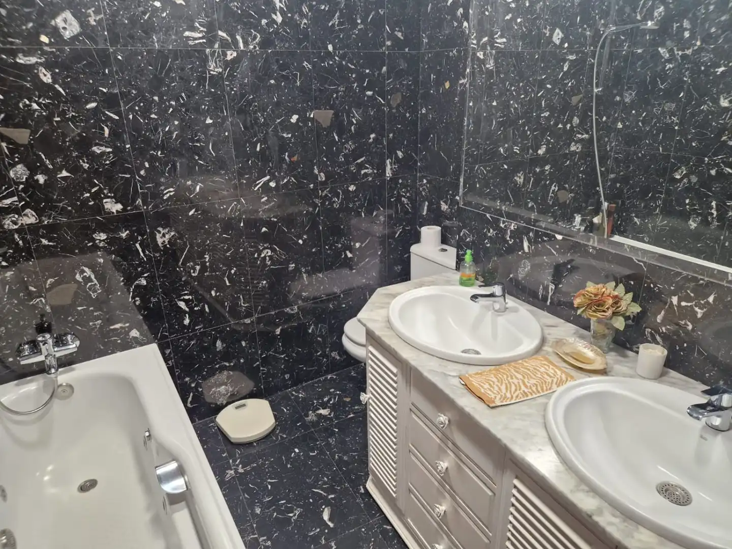 Baño de Piso en venta en Torrelavega  con Calefacción