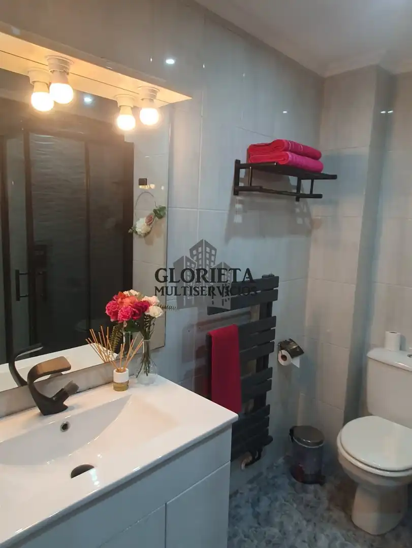 Badezimmer von Dachboden zum Verkauf in Vigo  mit Klimaanlage, Heizung und Parkett